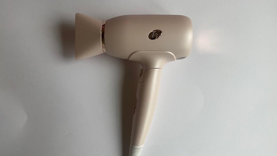 a2ebe3c0750377fbe887032436fc40c7 T3 Afar Travel Dryer: Lightweight Luxury For Style On The Go